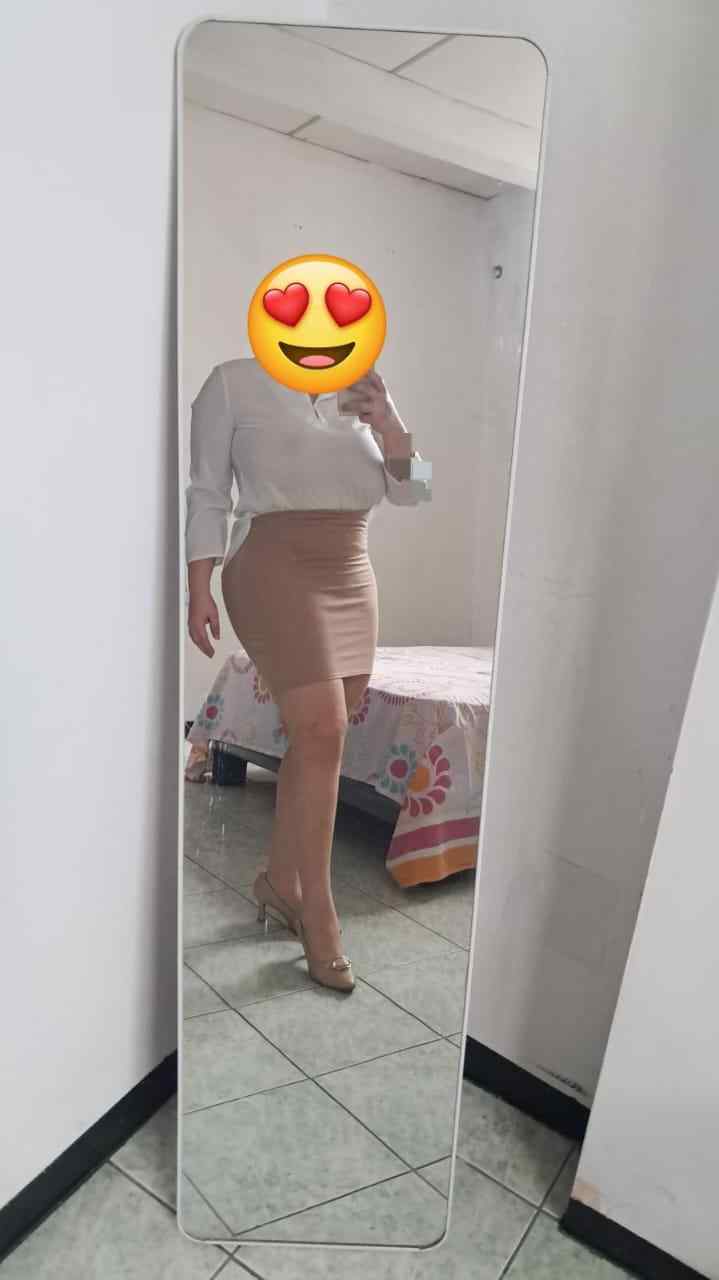 Maestra docente sexi madura 100%manaba, ven y cumple tu fantasía de estar x primera vez con una doce